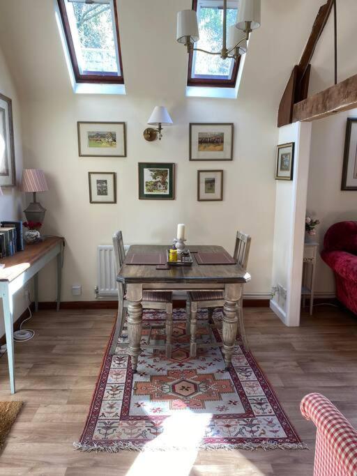 The Grooms Loft Self Contained Apartment Milton Abbas Esterno foto
