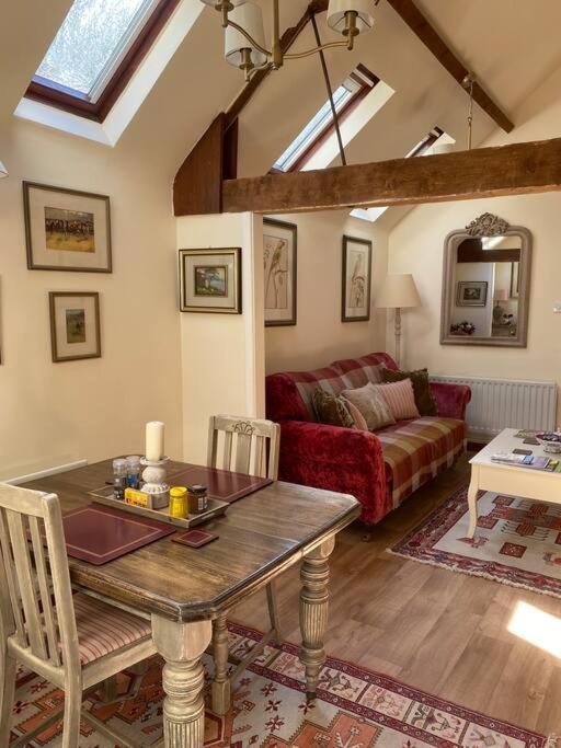 The Grooms Loft Self Contained Apartment Milton Abbas Esterno foto